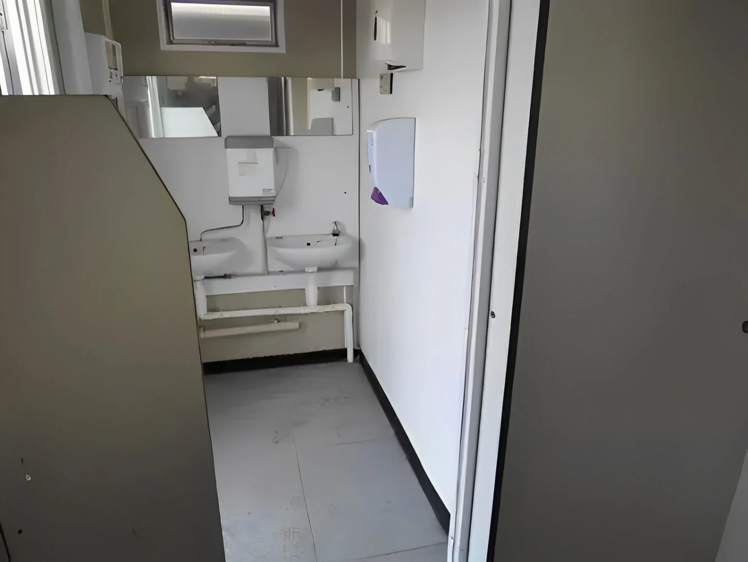 12ft x 9ft 2+1 Portable Toilet Block - Image 8